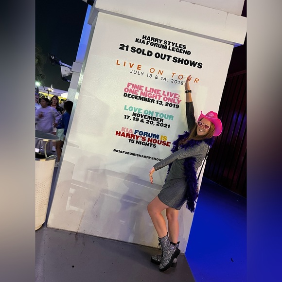 ✨Meet your Posher, Ashley 💜 - Picture 2 of 8